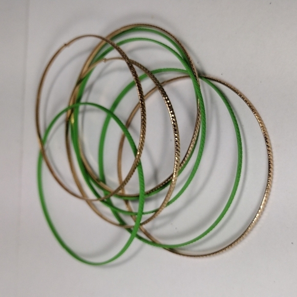 Set of 8  Gold-Tone & Green Dainty Bangle Bracelets - Women's Fashion Jewelry - Picture 4 of 5